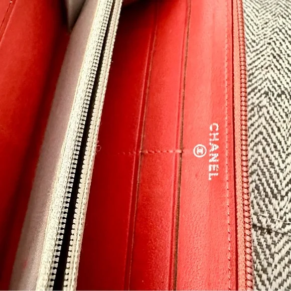 🦚HP🦚 Chanel Limited Edition Cardigan Zip Wallet - Picture 5 of 12